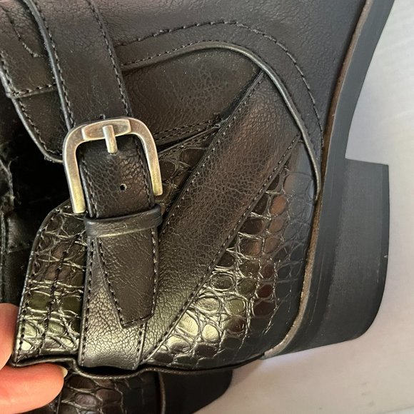 Bare Traps Black Booties - Picture 2 of 4